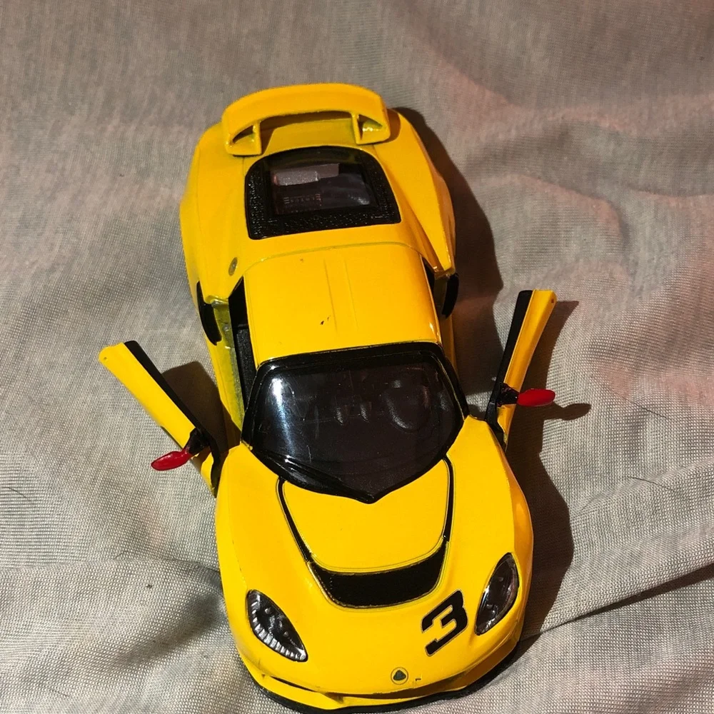 Lotus Exige S 1:32 pull back action